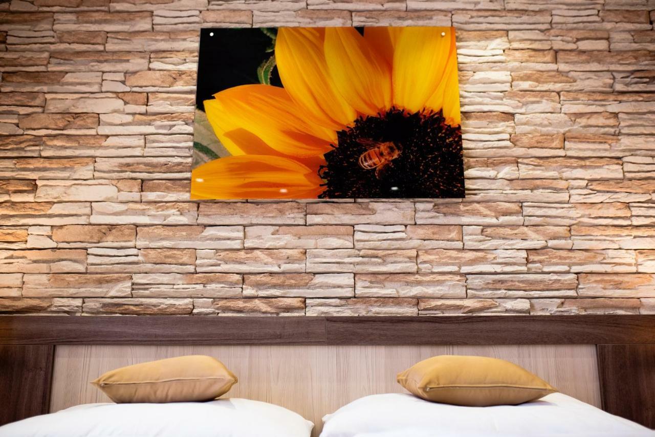 Hotel Viktor Bratislava Eksteriør billede